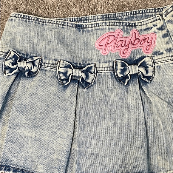 PLAYBOY Blue Acid Washed Denim Mini Skirt with Bows Pink Logo Size 0 - Picture 6 of 6